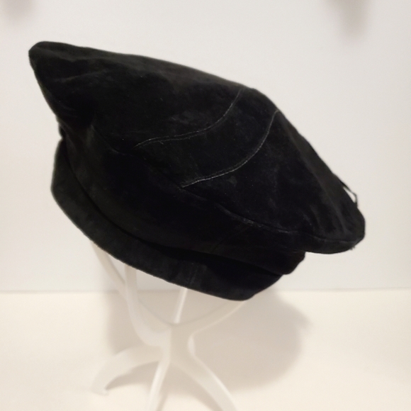 Suede Beret in Black with Tassel - Picture 2 of 10